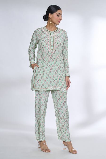 Gopi Vaid Gray Cotton, Silk Embroidery Round Neck Floral Jaal Print Top And Pant Set at Aza Fashions Gopi Vaid_Gray Cotton, Silk Embroidery Round Neck Floral Jaal Print Top And Pant Set _at_Aza_Fashions