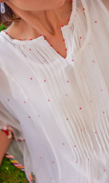 Baise Gaba White Chiffon Cut Work, Beads Keyhole Neck Raahat Floral Print Kaftan at Aza Fashions Baise Gaba_White Chiffon Cut Work, Beads Keyhole Neck Raahat Floral Print Kaftan _at_Aza_Fashions