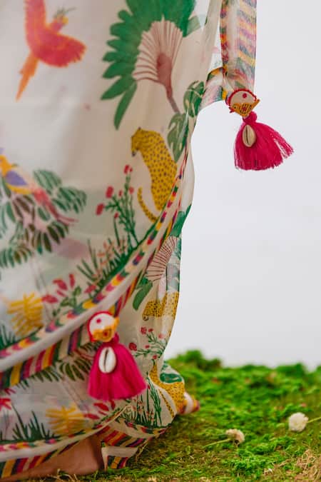 Baise Gaba White Chiffon, Modal, Satin Imaan Floral And Print Saree With Blouse at Aza Fashions Baise Gaba_White Chiffon, Modal, Satin Imaan Floral And Print Saree With Blouse _at_Aza_Fashions