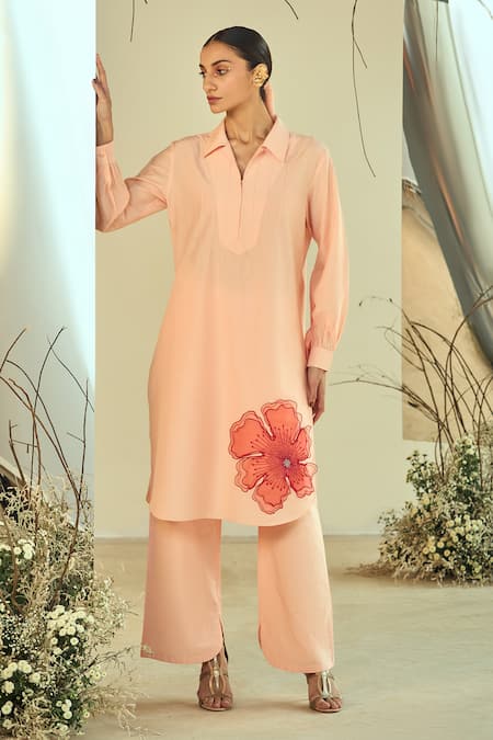 ORIGANI Peach Cotton Silk Embellished Applique Flat Collar Floral Kurta With Pant