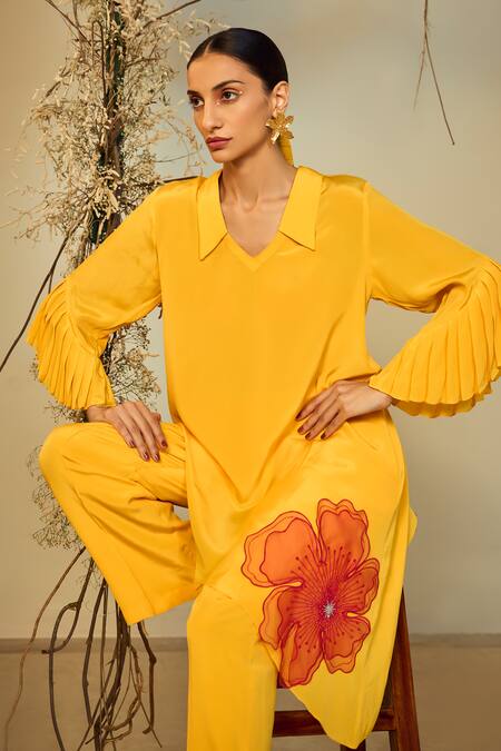 Buy_Origani_Yellow Crepe Applique Collared Asymmetric Kurta With Pant 