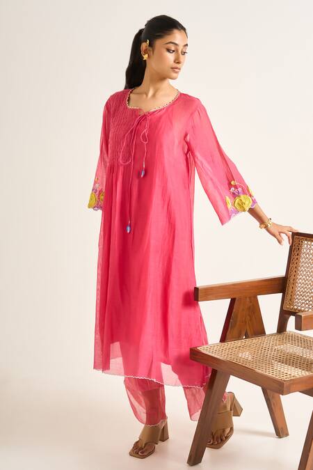 Shop Himani Punatar Pink Chanderi, Cotton Embroidery Round Neck Gardenia Bloom Patchwork Kurta Set at Aza Fashions Shop_Himani Punatar_Pink Chanderi, Cotton Embroidery Round Neck Gardenia Bloom Patchwork Kurta Set_at_Aza_Fashions