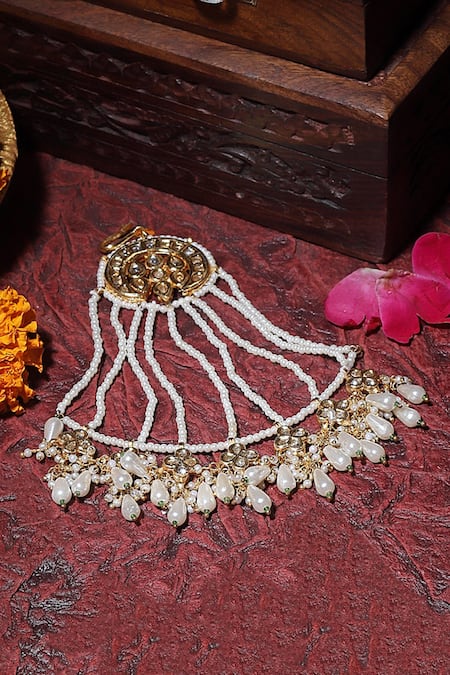 Dugran By Dugristyle Kundan Chaand Embellished Passa