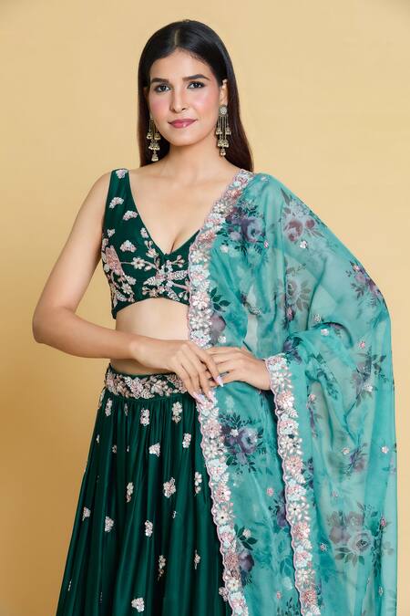 Samyukta Singhania Green Polyester, Organza Embroidery, Sequins V-neck Thread Pleated Lehenga Set at Aza Fashions Samyukta Singhania_Green Polyester, Organza Embroidery, Sequins V-neck Thread Pleated Lehenga Set _at_Aza_Fashions