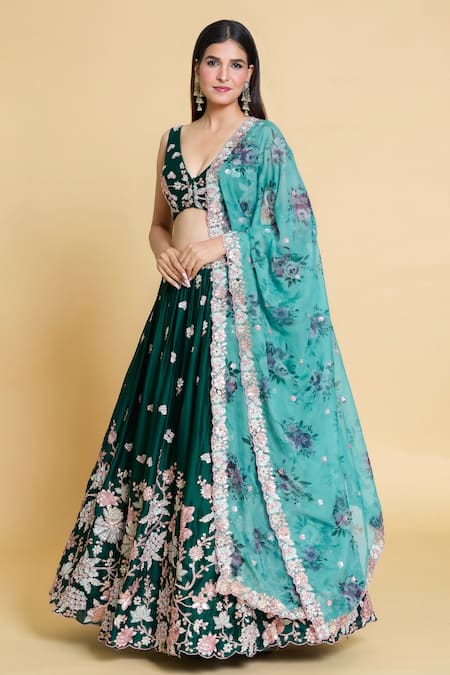 Buy Samyukta Singhania Green Polyester, Organza Embroidery, Sequins V-neck Thread Pleated Lehenga Set Buy_Samyukta Singhania_Green Polyester, Organza Embroidery, Sequins V-neck Thread Pleated Lehenga Set