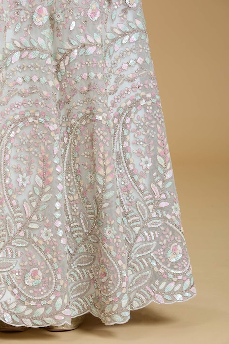 Samyukta Singhania_Cream Net, Linen Sequins, Zari, Embroidery V-neck Flower Lehenga Set _Online_at_Aza_Fashions