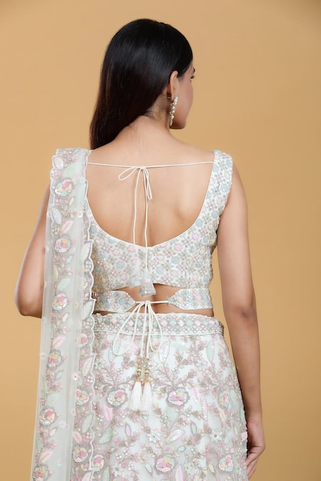 Samyukta Singhania_Cream Net, Linen Sequins, Zari, Embroidery V-neck Flower Lehenga Set _at_Aza_Fashions