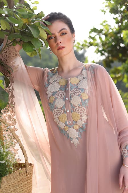 SUMMER BY PRIYANKA GUPTA Pink Georgette Embroidered Floral And Dori Cutwork Round Gardenia Kurta Set