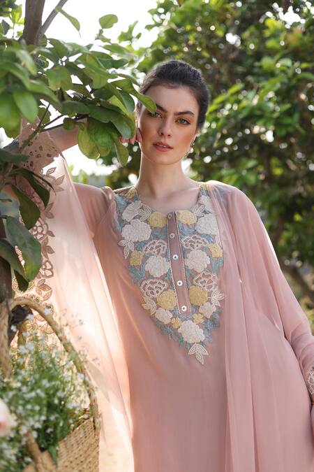 Shop_Summer By Priyanka Gupta_Pink Georgette Embroidery Round Neck Gardenia Cutwork Kurta Set_Online_at_Aza_Fashions