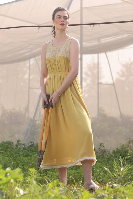 Summer By Priyanka Gupta_Yellow Georgette Embroidery Round Neck Loop Dress_Online_at_Aza_Fashions