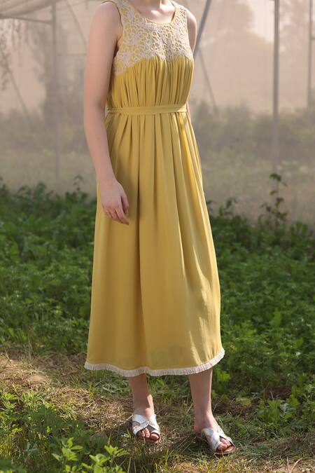 Summer By Priyanka Gupta_Yellow Georgette Embroidery Round Neck Loop Dress_at_Aza_Fashions