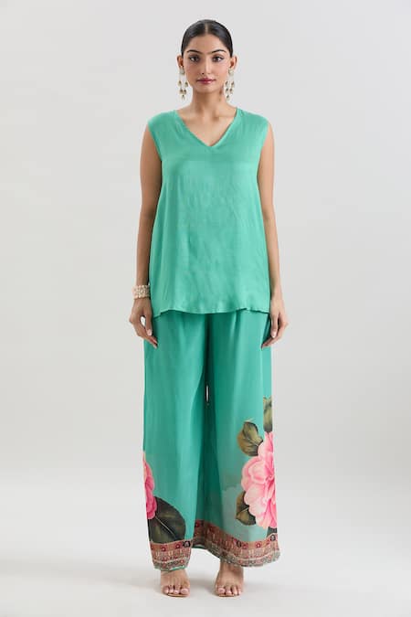 Basanti - Kapde Aur Koffee Green Crepe Embroidery, Sequins V-neck Floral Print Kurta And Pant Co-ord Set Online at Aza Fashions Basanti - Kapde Aur Koffee_Green Crepe Embroidery, Sequins V-neck Floral Print Kurta And Pant Co-ord Set_Online_at_Aza_Fashions