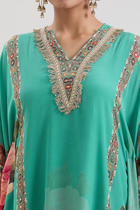 Basanti - Kapde Aur Koffee Green Crepe Embroidery, Sequins V-neck Floral Print Kurta And Pant Co-ord Set at Aza Fashions Basanti - Kapde Aur Koffee_Green Crepe Embroidery, Sequins V-neck Floral Print Kurta And Pant Co-ord Set_at_Aza_Fashions