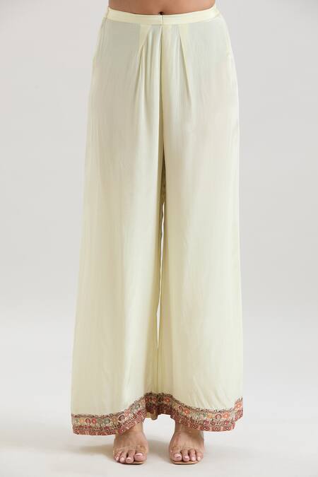 Basanti - Kapde Aur Koffee Ivory Crepe Sequins, Embroidery Bandeau Floral Print Straight Kurta And Pant Set at Aza Fashions Basanti - Kapde Aur Koffee_Ivory Crepe Sequins, Embroidery Bandeau Floral Print Straight Kurta And Pant Set_at_Aza_Fashions