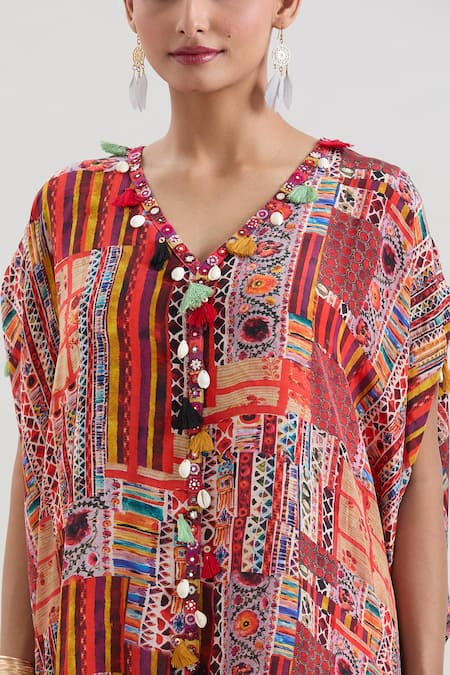 Buy_Basanti - Kapde Aur Koffee_Red Chiffon Tassels, Embroidery V-neck Printed Kurta And Striped Pant Set