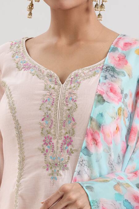 Buy_Basanti - Kapde Aur Koffee_Pink Chanderi Embroidery Split V-neck Floral Kurta Sharara Set_Online_at_Aza_Fashions