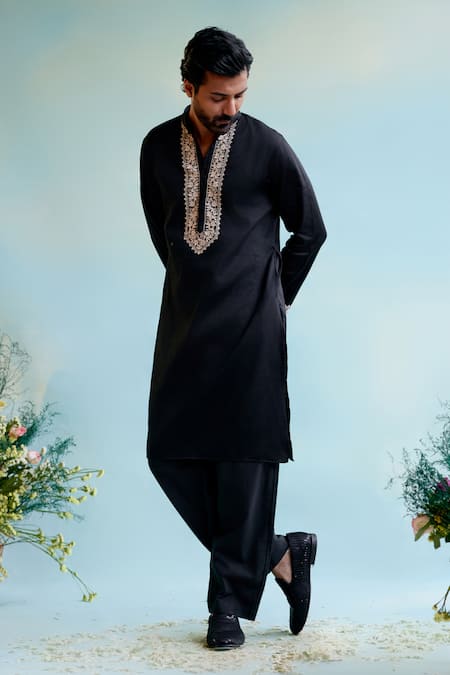 Nero India Black Muslin Embroidered Floral Straight Kurta 