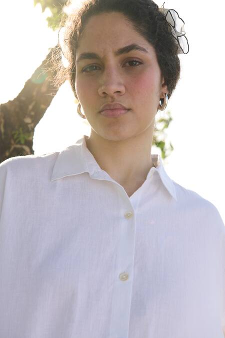 Shop RAAS LIFE White Linen, Cotton Collared Magnolia Tunic With Pant Online at Aza Fashions Shop_RAAS LIFE_White Linen, Cotton Collared Magnolia Tunic With Pant _Online_at_Aza_Fashions