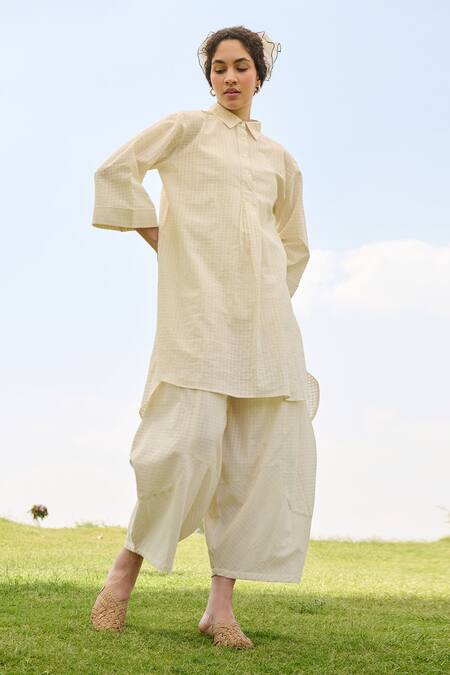 RAAS LIFE_White Cotton Collared Nargis Chequered Pattern Tunic With Balloon Pant _Online_at_Aza_Fashions