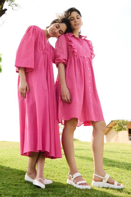 RAAS LIFE Pink 100% Cotton Chequered V Neck Shringara Dress Online at Aza Fashions RAAS LIFE_Pink 100% Cotton Chequered V Neck Shringara Dress _Online_at_Aza_Fashions