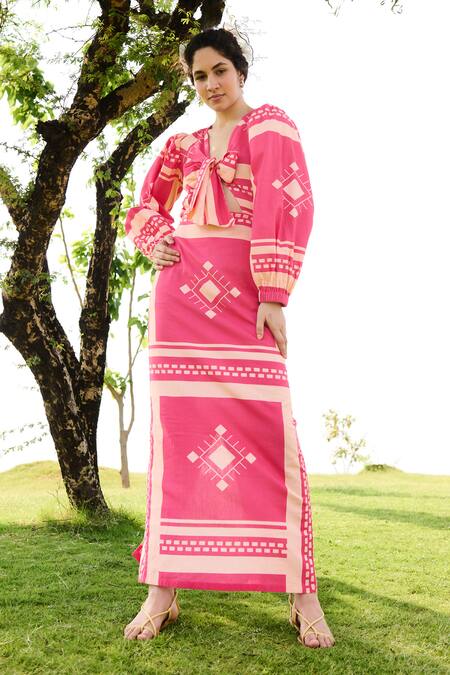 Buy RAAS LIFE Pink Linen Cotton Print Tribe V Neck Dahlia Art Maxi Dress Online at Aza Fashions Buy_RAAS LIFE_Pink Linen Cotton Print Tribe V Neck Dahlia Art Maxi Dress _Online_at_Aza_Fashions