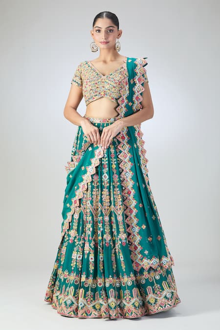 Tamanna Punjabi Kapoor Green Embroidered Thread V Neck Lehenga Set 