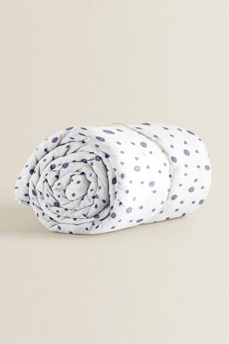 Shop The Baby Atelier White Organic Cotton Print Dot Junior Quilt at Aza Fashions Shop_The Baby Atelier_White Organic Cotton Print Dot Junior Quilt_at_Aza_Fashions