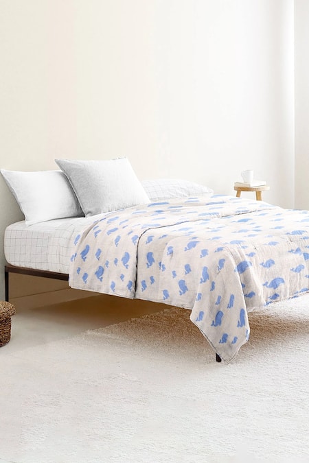 The Baby Atelier Blue Organic Cotton Print Whale Junior Quilt 