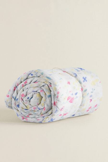 Shop The Baby Atelier Multi Color Organic Cotton Print Flower Junior Quilt at Aza Fashions Shop_The Baby Atelier_Multi Color Organic Cotton Print Flower Junior Quilt_at_Aza_Fashions