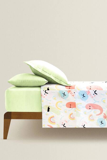 Shop The Baby Atelier Multi Color Organic Cotton Rainbow Vegetables Print Junior Bed Cover at Aza Fashions Shop_The Baby Atelier_Multi Color Organic Cotton Rainbow Vegetables Print Junior Bed Cover_at_Aza_Fashions