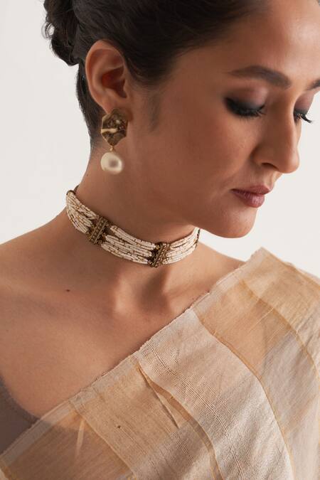 Five Point Five Beige Tussar Chhavi Vertical Stripe Pattern Saree With Unstitched Blouse Piece Online at Aza Fashions Five Point Five_Beige Tussar Chhavi Vertical Stripe Pattern Saree With Unstitched Blouse Piece _Online_at_Aza_Fashions