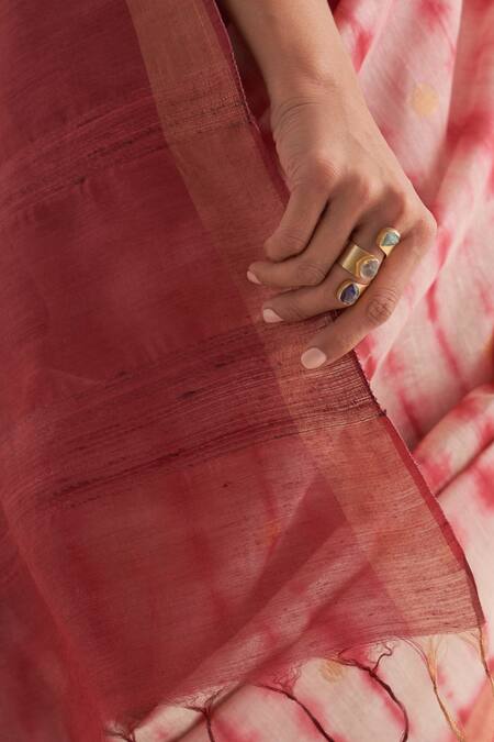 Shop_Five Point Five_Maroon Muslin Nagma Shibori Pattern Saree With Unstitched Blouse Piece _Online_at_Aza_Fashions