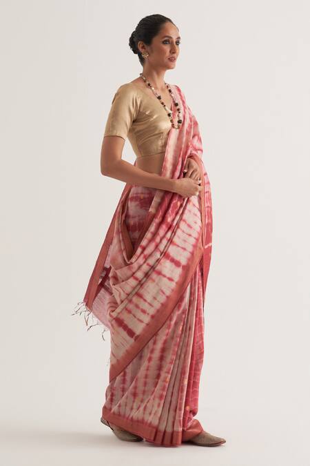 Five Point Five_Maroon Muslin Nagma Shibori Pattern Saree With Unstitched Blouse Piece _at_Aza_Fashions