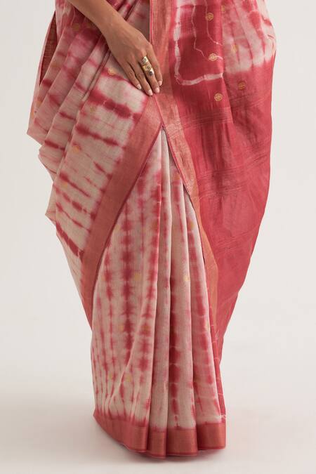 Buy_Five Point Five_Maroon Muslin Nagma Shibori Pattern Saree With Unstitched Blouse Piece 