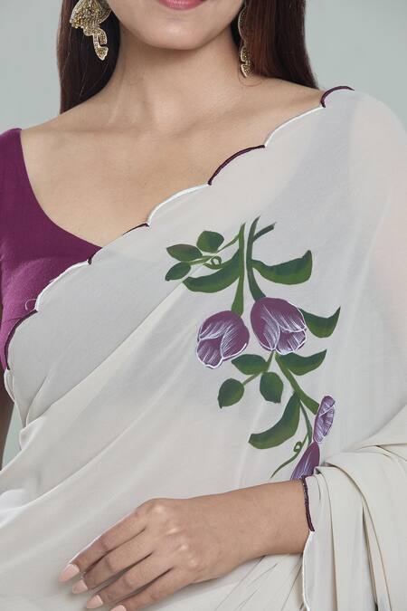 Buy_Naintara Bajaj_Beige Georgette Tulip Handpainted Scallop Border Saree With Blouse