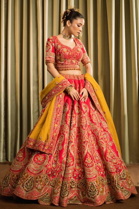 Pallavi Poddar_Red Silk, Tissue Dehradun Zardozi Paisley Embroidered Bridal Lehenga Set _at_Aza_Fashions