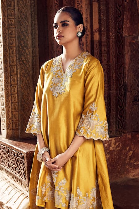 Matsya_Yellow Chanderi Applique V-neck Sona Patti Hukum Kurta With Draped Skirt _Online_at_Aza_Fashions