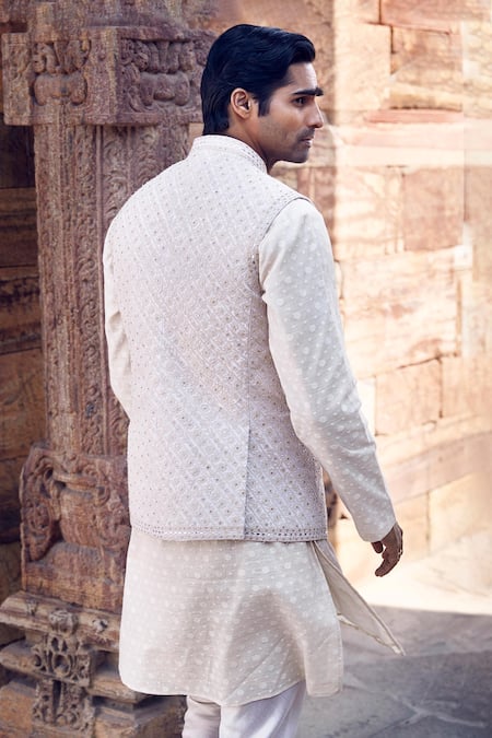 Matsya Embroidered Bundi & Kurta Set 