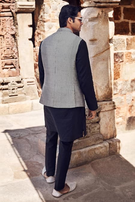 Matsya Black Thread Dori Embroidered Bundi Set 