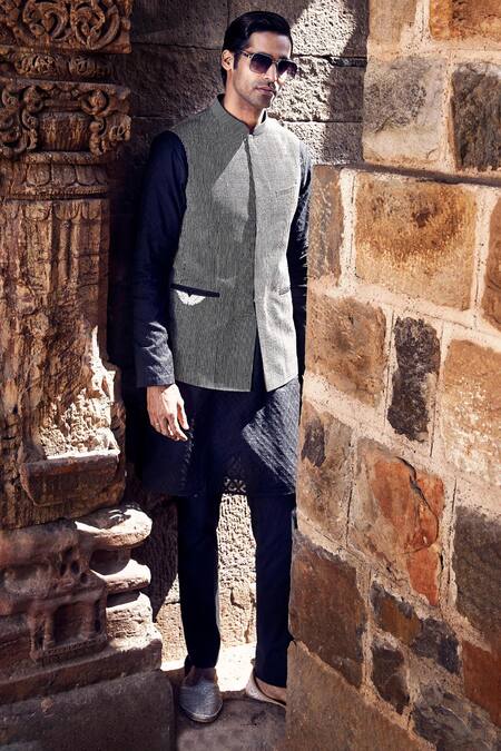 Buy Matsya Black Raw Silk Embroidery Thread Dori Bundi Set Buy_Matsya_Black Raw Silk Embroidery Thread Dori Bundi Set