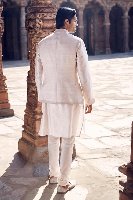 Matsya Floral Embroidered Bundi & Kurta Set 