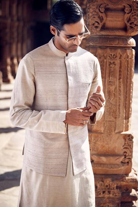 Shop Matsya Ivory Silk Embroidery Floral Bundi And Kurta Set Shop_Matsya_Ivory Silk Embroidery Floral Bundi And Kurta Set