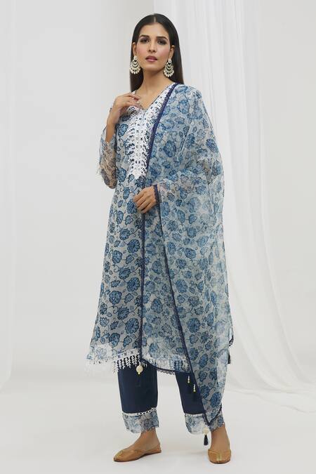 Shop Yuvraani Jaipur Blue Chanderi, Cotton Embroidery, Lace, Tassels V-neck Floral Pattern Kurta Set Online at Aza Fashions Shop_Yuvraani Jaipur_Blue Chanderi, Cotton Embroidery, Lace, Tassels V-neck Floral Pattern Kurta Set _Online_at_Aza_Fashions