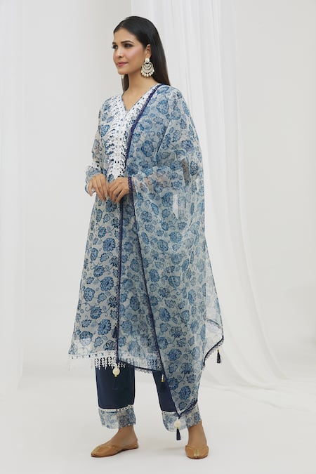 Yuvraani Jaipur Blue Chanderi, Cotton Embroidery, Lace, Tassels V-neck Floral Pattern Kurta Set at Aza Fashions Yuvraani Jaipur_Blue Chanderi, Cotton Embroidery, Lace, Tassels V-neck Floral Pattern Kurta Set _at_Aza_Fashions