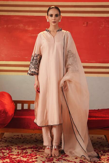 Buy_Kesar Studio_Peach Silk, Organza Embroidery Collared Zareen Flower Hand Kurta Set_Online_at_Aza_Fashions
