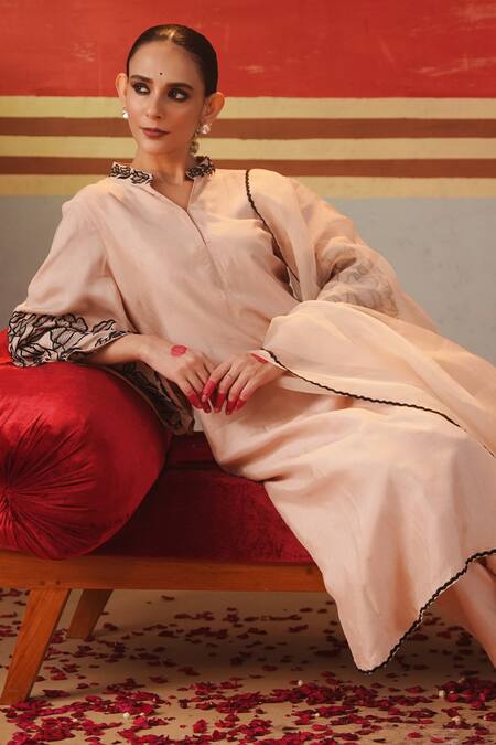 Kesar Studio_Peach Silk, Organza Embroidery Collared Zareen Flower Hand Kurta Set_at_Aza_Fashions