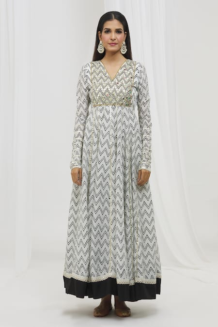 Yuvraani Jaipur_Black Silk, Organza, Satin Chevron Handblock Print Anarkali With Dupatta _at_Aza_Fashions