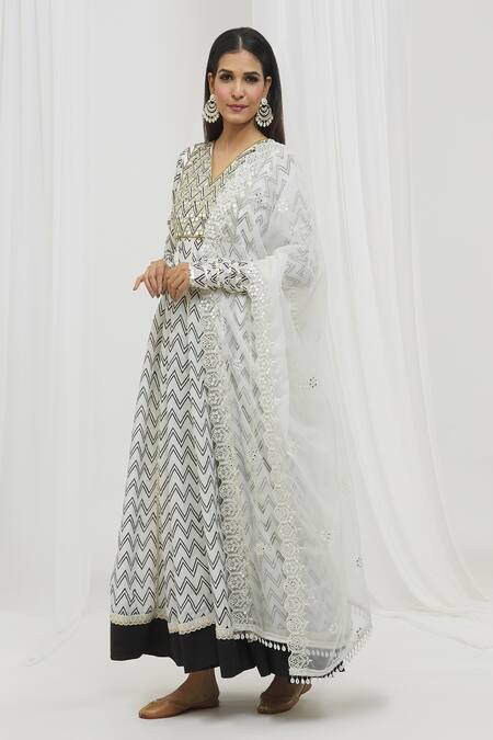 Buy_Yuvraani Jaipur_Black Silk, Organza, Satin Chevron Handblock Print Anarkali With Dupatta _Online_at_Aza_Fashions