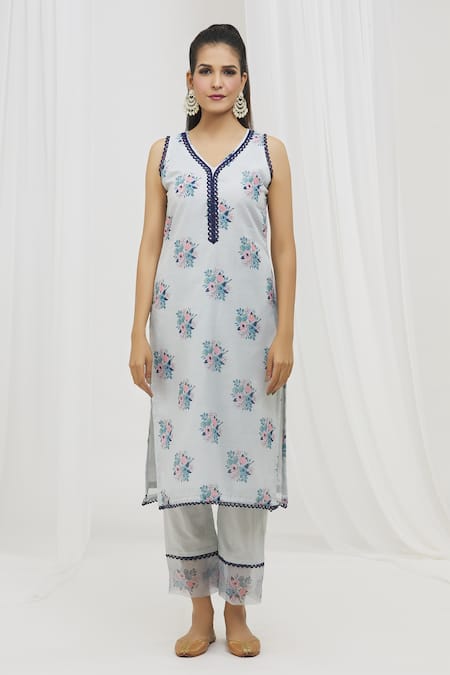 Yuvraani Jaipur Blue Chanderi, Cotton, Organza Embroidery, Lace V-neck Floral Pattern Kurta Set at Aza Fashions Yuvraani Jaipur_Blue Chanderi, Cotton, Organza Embroidery, Lace V-neck Floral Pattern Kurta Set _at_Aza_Fashions