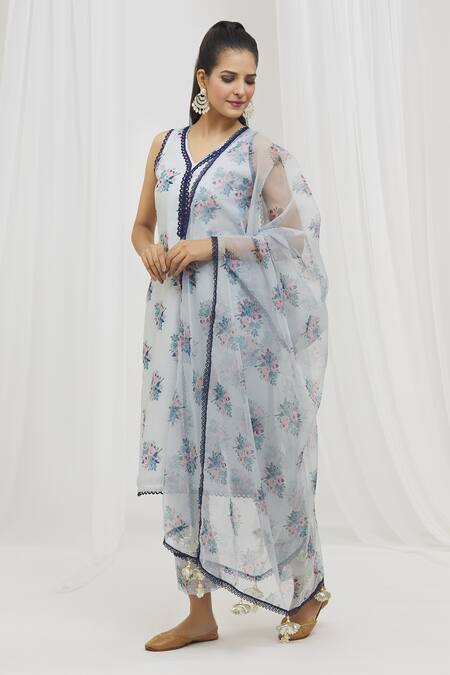 Yuvraani Jaipur Blue Chanderi, Cotton, Organza Embroidery, Lace V-neck Floral Pattern Kurta Set Online at Aza Fashions Yuvraani Jaipur_Blue Chanderi, Cotton, Organza Embroidery, Lace V-neck Floral Pattern Kurta Set _Online_at_Aza_Fashions